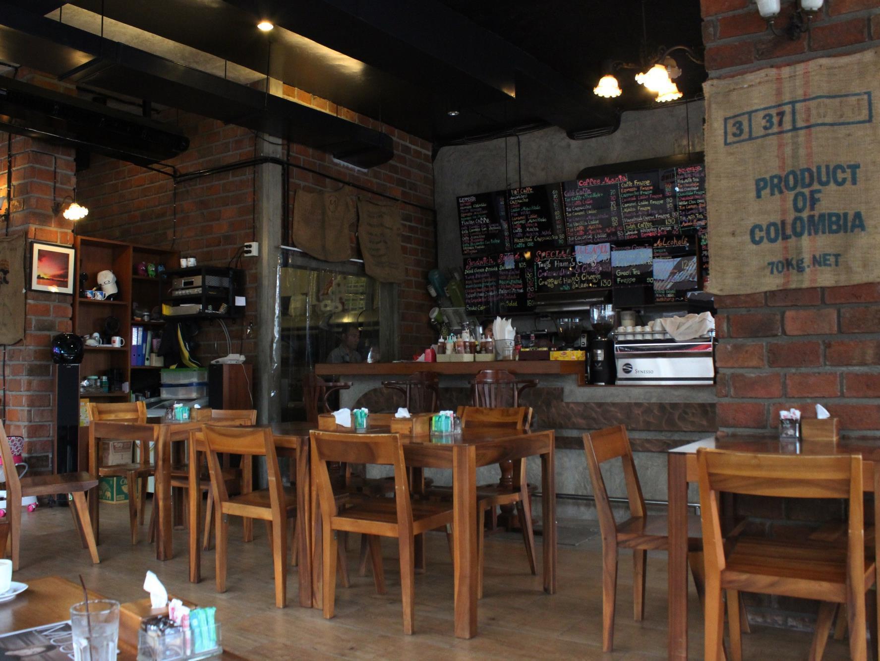 Coffee Mania House Hotel Phuket Buitenkant foto