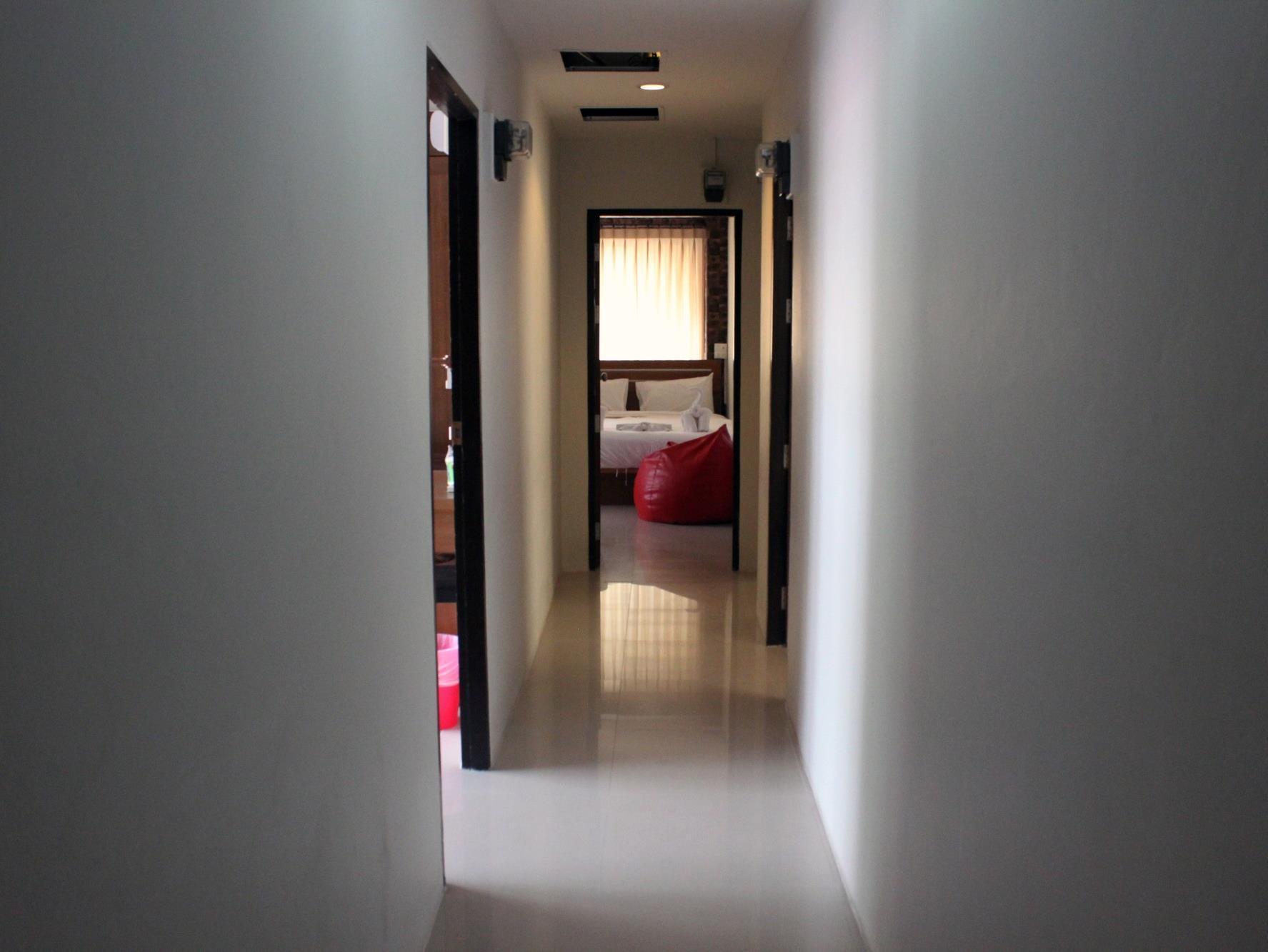 Coffee Mania House Hotel Phuket Buitenkant foto