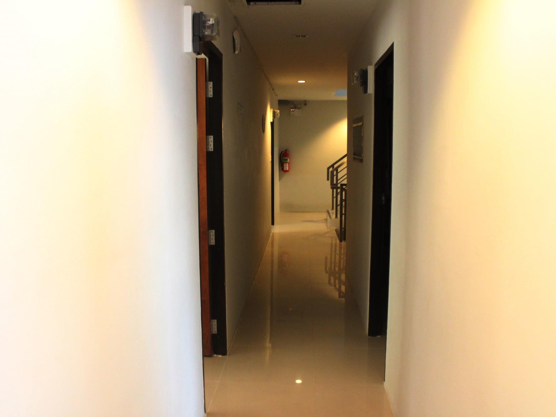 Coffee Mania House Hotel Phuket Buitenkant foto