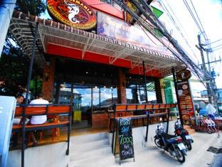 Coffee Mania House Hotel Phuket Buitenkant foto